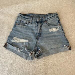 AE Strigid distressed Mom Shorts 00